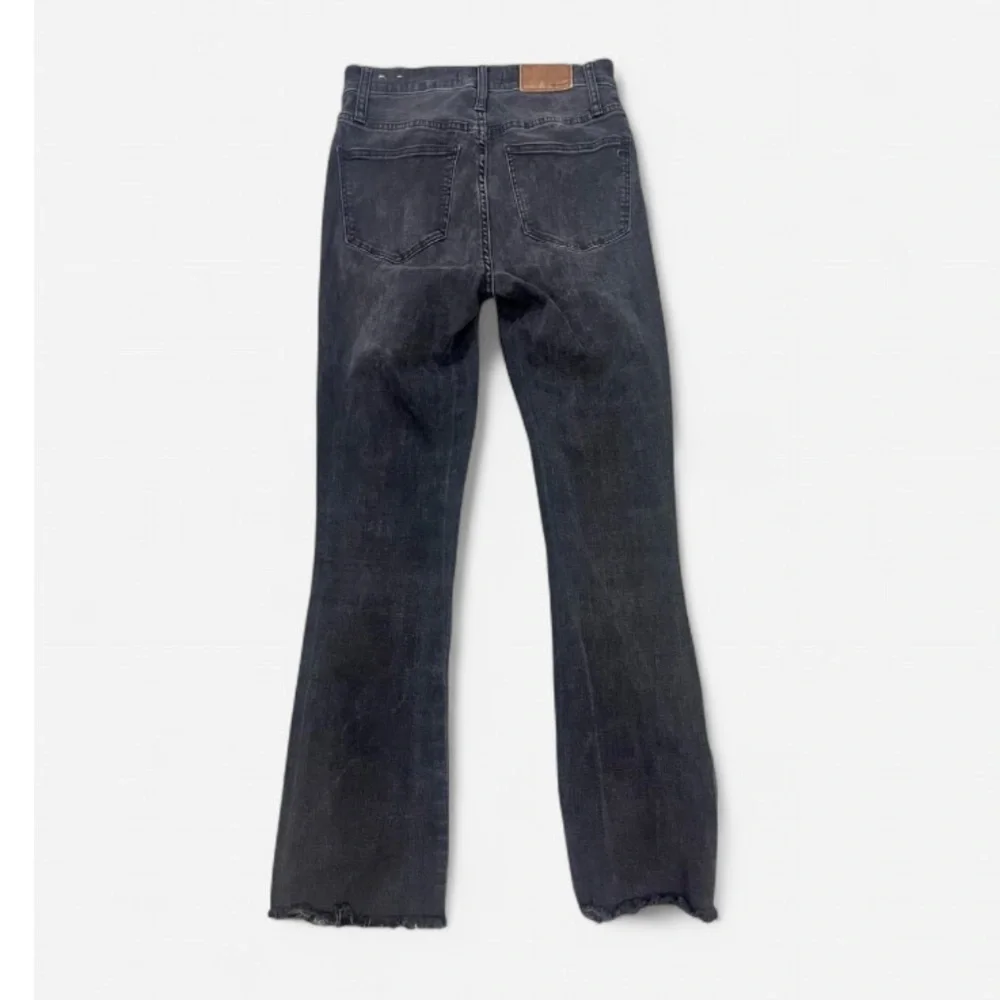 Madewell Cali Demi-Boot Jeans in Hollindale
Wash Size 25-Tall Kick Flare - Picture 2 of 6